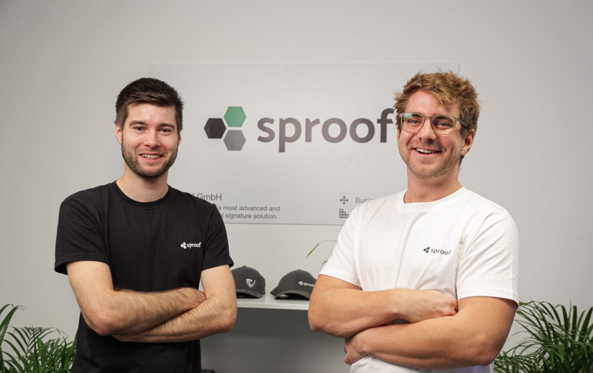 Fabian Knirsch, CTO und Co-Founder von sproof (links) und Clemens Brunner, CEO und Mitgründer von sproof (rechts) (c) sproof