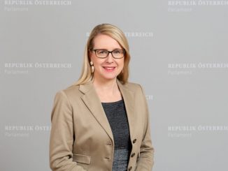 Ministerin Margarete Schramböck will eine Milliarde Euro in die Digitalisierung Österreichs investieren.