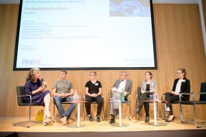 Podiumsdiskussion mit Shermin Voshmgir, Krzysztof Pietrzak, Anita Posch, Franz Zeller, Ute Gebhardt und Carmen Hartmann (v.l.n.r.) (c) ISPA/APA-Fotoservice/Hörmandinger