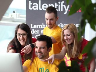 Das talentify-Team rund um GF Bernhard Hofer (unten Mitte) bringt Unternehmen und Jugendliche zusammen und bekämpft nicht nur die Jugendarbeitslosigkeit, sondern auch den eklatanten Fachkräftemangel. (c) talentify