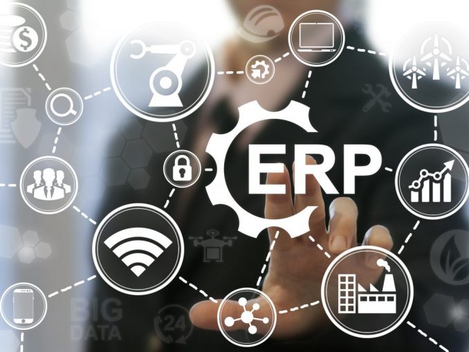 Mit ERP aus der Wolke werden IT-Ressourcen entlastet, strategische Aufgaben treten wieder in den Vordergrund. (c) Adobestock/vladimir1804