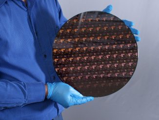 Ein 2-Nanometer-Wafer, der im IBM Forschunglabor in Albany (New York State, USA) hergestellt wurde. Dieser Wafer beinhaltet mehrere hundert einzelne Chips. (c) IBM