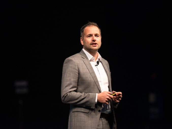 Gastgeber Alexander Wallner, Senior Vice President & General Manager EMEA bei NetApp. (c) Wolfgang Franz