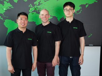 Kunjie Xin, General Manager Loxone Shanghai, Ziye Lu, Partner Coach Shanghai, und Bernhard Zdrahal, Loxone Sales Manager Asia