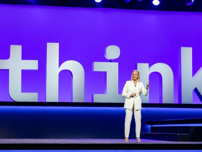 IBM-CEO Ginni Rometty schlägt auf der THINK 2019 mit einsatzfähiger KI, Blockchain und Quantencomputertechnik ein neues Kapitel – sie spricht von "Chapter 2" - in der digitalen Transformation auf.