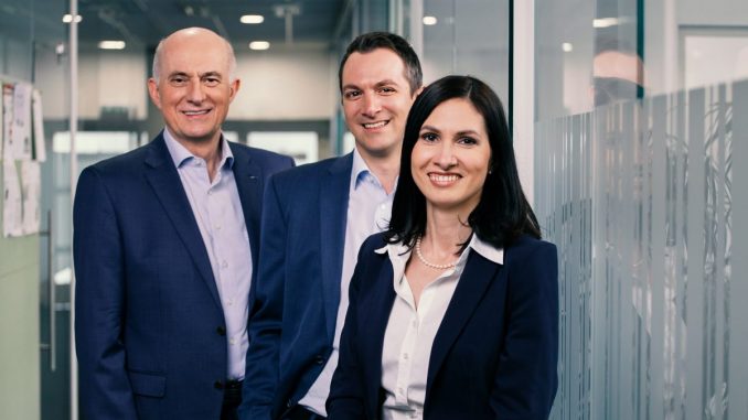 Die Geschäftsführung des Familienunternehmens (v.l.n.r.): Leopold Gallner, Michael Gallner-Holzmann und Raphaela Gallner. (c) ekey biometric systems GmbH