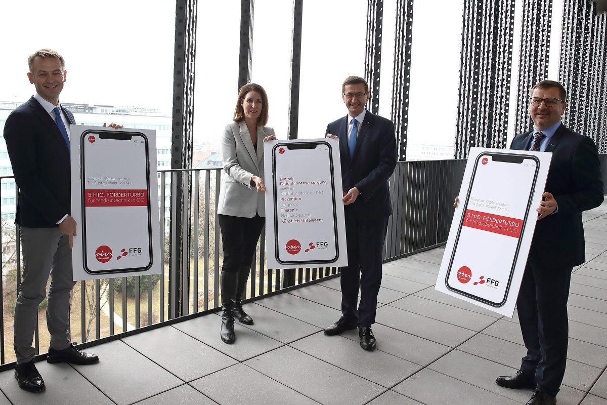 Werner Pamminger (Business Upper Austria), Henrietta Egerth (FFG), LR Markus Achleitner und Rainer Perneker (Greiner Bio One und Beiratssprecher des Medizintechnik-Clusters). (c) and OÖ/Kauder