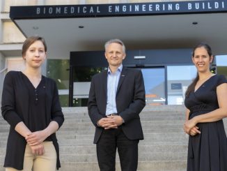 Sonja Langthaler, Christian Baumgartner und Theresa Rienmüller, alle vom Institut für Health Care Engineering der TU Graz. (c) Lunghammer – TU Graz