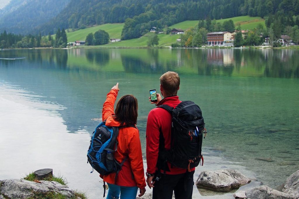 In Kombination mit dem angezeigten Routenverlauf und der GPS-Tracking-Funktion verwandeln die 3D-Karten jedes Smartphone in ein vollwertiges GPS-Gerät. 