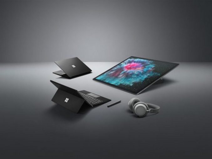 Die neue Surface-Familie und die ersten Kopfhörer von Microsoft. (c) Microsoft