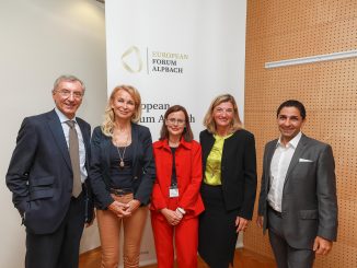 Thomas Birtel (Strabag SE), Antonella Mei-Pochtler (Think Austria), Esther Mitterstieler (News), Dorothee Ritz (Microsoft Österreich), Martin Atassi (Bundesministerium für Digitalisierung und Wirtschaftsstandort). (c) Microsoft/APA-Fotoservice/Tanzer