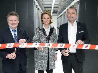 Wiens Bürgermeister Michael Ludwig, IBMs Generaldirektorin Patricia Neumann und A1 CEO Marcus Grausam eröffneten das neue A1 Rechenzentrum.