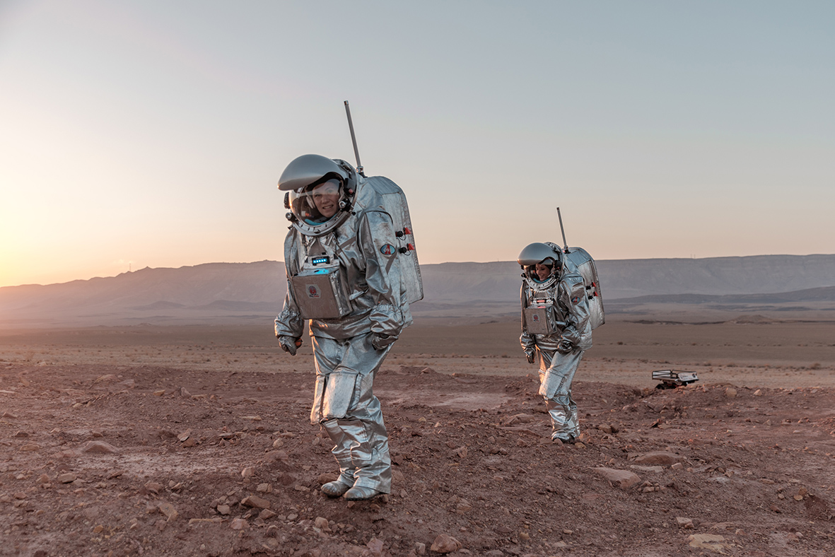 In Israel testet ein speziell trainiertes, sechsköpfiges Analog-Astronautenteam mithilfe von Raumanzugsimulatoren 16 Experimente und Verfahren für die zukünftige astronautische und robotische Erkundung des Roten Planeten. (c) ÖWF / Florian Voggeneder