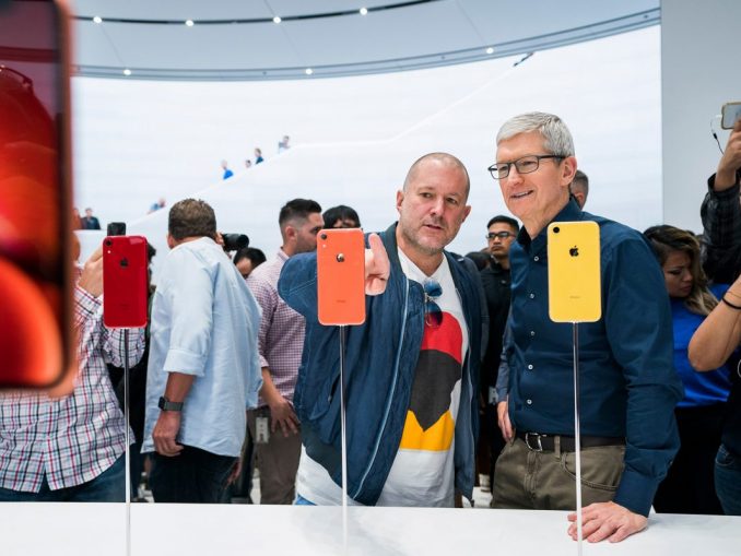 Jony Ive und Tim Cook beim Launch des iPhone XR im September 2018.