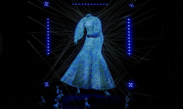 Jedes Jahr ruft das Ars Electronica Festival hunderte Kreative aus Kunst, Wissenschaft, Technologie und Wirtschaft aus der ganzen Welt nach Linz. Hier: Modified Paradise: Dress. (c) AnotherFarm