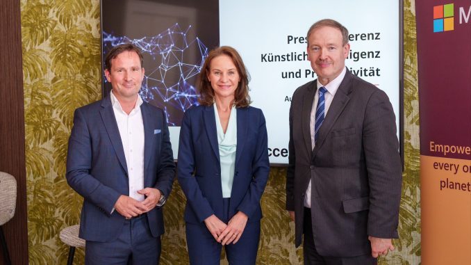 von links nach rechts: Hermann Erlach (General Manager Microsoft Österreich), Patricia Neumann (Präsidentin des Digitalbranchenverbands Internetoffensive Österreich und Vorstandsvorsitzende der Siemens AG Österreich) und Christian Helmenstein (Chefökonom der Industriellenvereinigung und Leiter des Wirtschaftsforschungsinstituts Economica). (c) Microsoft