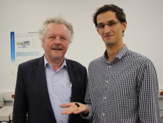 Prof. Dr. Achim Frick (l) und Marcel Spadaro, M.Sc., forschen an Möglichkeiten, die Lebensdauer von Batterien zu verlängern (c) Hochschule Aalen – Gaby Keil