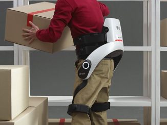 Der tragbare LG CLOi SuitBot unterstützt die untere Körperhälfte, um die Anstrengung beim Heben und Beugen des Körpers zu reduzieren. (c) LG Electronics