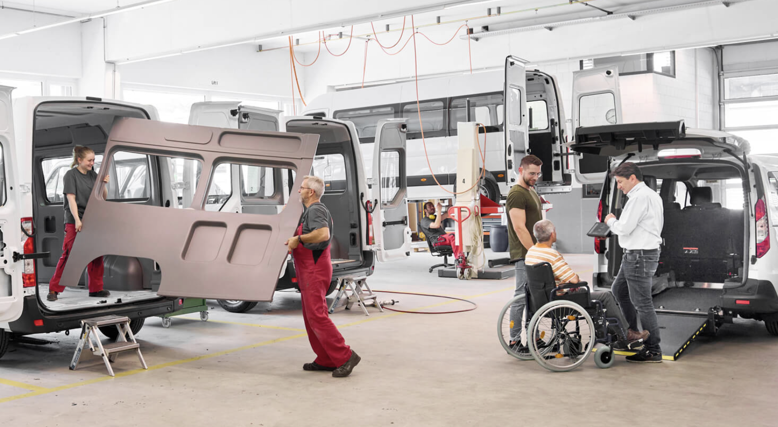 Das Schweizer Unternehmen Waldspurger AG ist führend im Bereich des Ausbaus und der Umrüstung von Fahrzeugen für den Personen- und Materialtransport. (c) Waldspurger AG