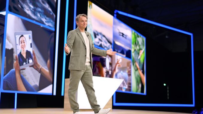 Ein sichtlich gut gelaunter Christian Klein, Vorstandsvorsitzender von SAP SE, eröffnete die SAPPHIRE in Barcelona mit einer kurzweiligen Keynote. (c) SAP SE