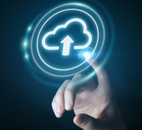 Unternehmen bewegen sich von monolithischen Legacy-Infrastrukturen hin zu modernen verteilten hybriden Cloud-Infrastrukturen. (c) sdecoret - Fotolia