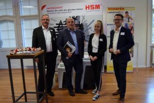 Veranstalter Horst Greifeneder (Büro für Datenschutz & Datensicherheit) am Stand mit Anbietern von DSGVO-konformen Aktenvernichtern. © DATENSCHUTZBEAUFTRAGTER