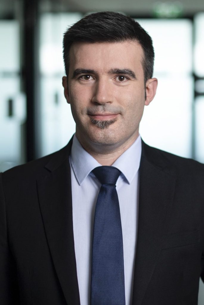 Portraitfoto von Gottfried Tonweber, Leiter Cybersecurity und Data Privacy bei EY Österreich.