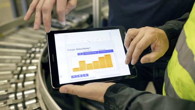 In der App sehen Betriebe ihre Energieverbrauchsdaten einfach und verständlich auf Dashboards in Diagramm-Form aufbereitet und können so gezielt Energiesparmaßnahmen setzen. So wird es zukünftig viel einfacher sein, Energiedaten mehrerer Standorte eines Unternehmens zu verknüpfen. (c) Rexel