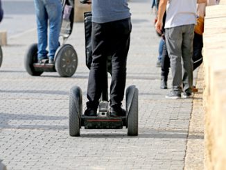 Das Center for Mobility Systems des AIT will das Potenzial, die Praktikabilität und die Sicherheit elektrischer Kleinstfahrzeuge wie e-Tretroller, Hoverboards, Longboards, Segways oder Monowheels evaluieren. (c) Fotolia/yra1111