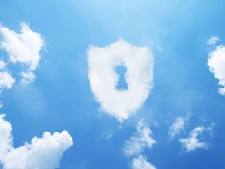 Basierend auf aktuellen Nutzungsmustern sowie der Auswertung von Metadaten und Logs identifiziert der Cloud Workload Protection Service durch KI-basierte Algorithmen exponierte Assets sowie übermäßige Zugriffsrechte. (c) Fotolia