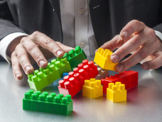 Programmieren nach dem Lego-Prinzip: Mit Low-Code-Lösungen können vorgefertigte Programmmodule zusammengestellt werden.