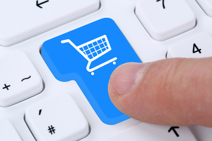 Online-Shopping: Nach welchem Zeitraum gemahnt wird, wann eine Gebühr damit verbunden ist und woran sich die Höhe der Mahngebühr konkret bemisst, ist für viele Konsumenten nicht transparent. (c) Fotolia/Markus Mainka