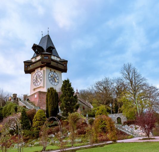 Alle 63 Schulen der Stadt Graz erhalten im Rahmen der IT-Strategie des Grazer Bildungsressorts ein digitales Update. (c) finkandreas - Fotolia