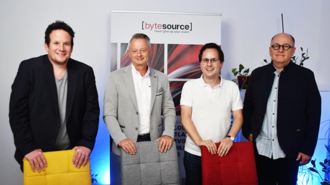 Die Teilnehmer des Roundtables (v.l.n.r.): Martin Marinschek (Irian Solutions), Robert Pumsenberger (Conova Communications), Christian Pascher (ByteSource) und Klaus Lorbeer (ITWelt.at). (c) timeline/Rudi Handl