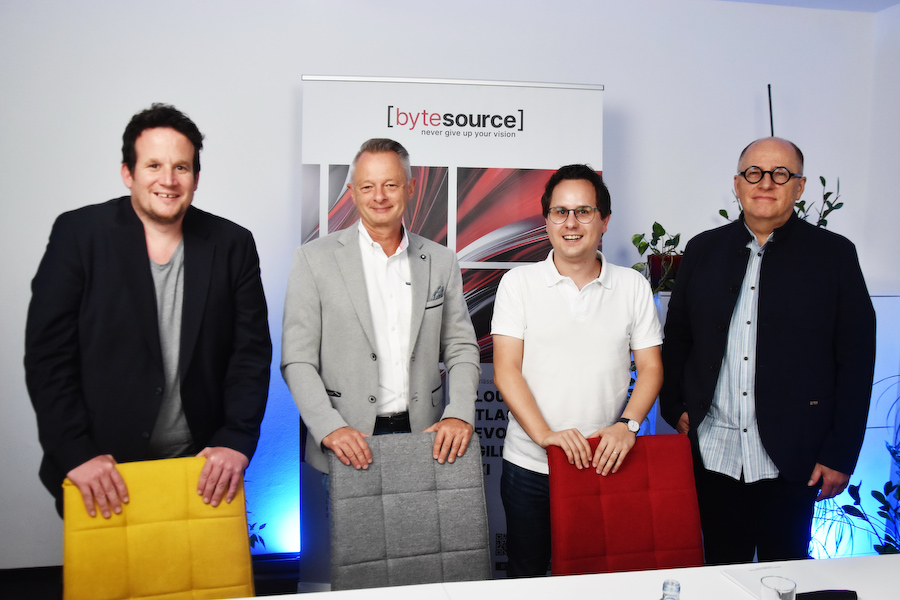 Die Teilnehmer des Roundtables (v.l.n.r.): Martin Marinschek (Irian Solutions), Robert Pumsenberger (Conova Communications), Christian Pascher (ByteSource) und Klaus Lorbeer (ITWelt.at). (c) timeline/Rudi Handl