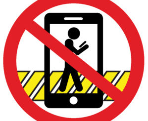 Striktes Handyverbot herrscht für Fußgänger in der kalifornischen Kleinstadt Montclair.