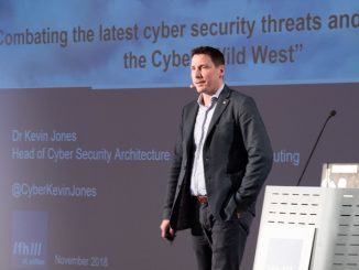 "Cyber Wild West": Kevin Jones, Head of Cyber Security Architecture, Innovation and Scouting bei Airbus, verglich die aktuelle Cybersecurity-Lage in seiner Keynote mit dem wilden Westen. (c) Altphart Fotografie