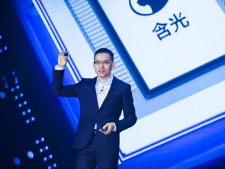 Jeff Zhang, CTO der Alibaba Group und Präsident von Alibaba Cloud Intelligence, stellt Alibabas KI Chip vor.