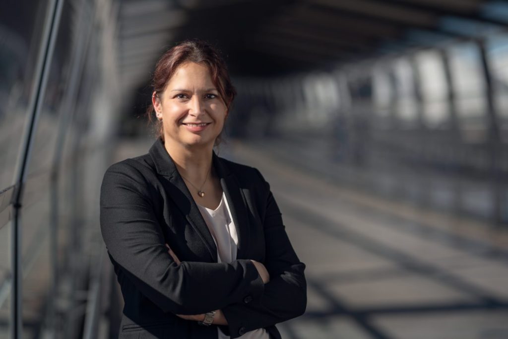 Nadine Riederer ist CEO bei dem auf Software-Revival spezialisierten IT-Dienstleister Avision, die sich hier zur Aufwandsschätzungen in IT-Projekten äußert.