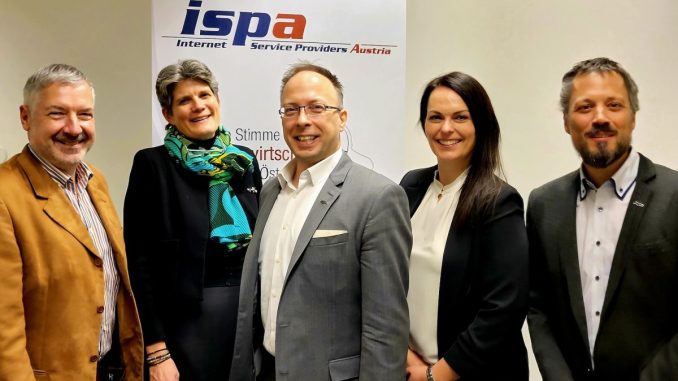 Der neu gewählte Vorstand der ISPA, v. l. n. r.: Christian Panigl, Natalie Ségur-Cabanac, Harald Kapper, Monika Valcanover und Florian Parnigoni. (c) ISPA