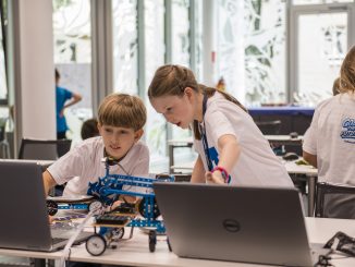 In den Fabasoft Robotics Camps wird Kindern und Jugendlichen der Zugang zur Technik, Informatik und Programmierung spielerisch nähergebracht. (c) Fabasoft
