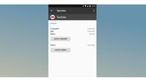 In den Einstellungen jeder App finden Sie die Möglichkeit, den Zwischenspeicher, den Cache, zu löschen. Das macht Ihnen auf die Schnelle Speicher frei. (c) pcwelt.de