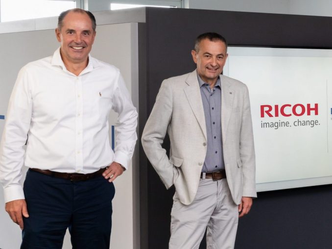 Jochen Roggenkämper (Geschäftsführer DataVision) und Niculae Cantuniar (CEO Ricoh Deutschland). (c) RICOH Deutschland GmbH