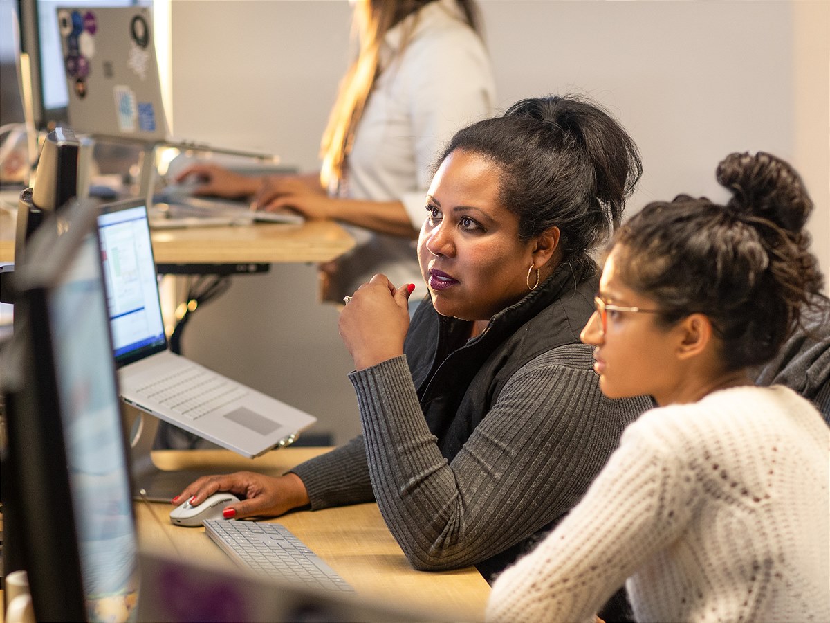 SHE goes DIGITAL: Das Sprungbrett für Frauen in die IT