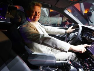 CEO Florian Buzin gewährte auf dem STARFACE Kongress erste Einblicke in die CarPlay-Integration. (c) Starface