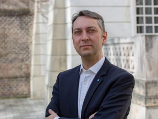Univ. Prof. Dr.-Ing. Sebastian Schlund. (c) Fraunhofer Austria