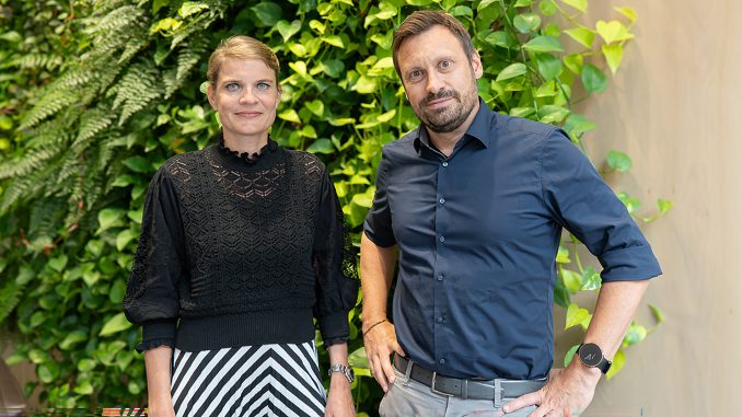 Sonja Prodinger und Andreas Zotz, Nachhaltigkeitsexperten der WienIT. (c) WienIT