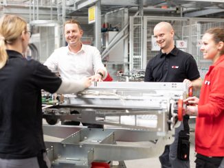 In der Produktion von TGW Logistics ist gutes Teamwork essenziell. (c) TGW Logistics