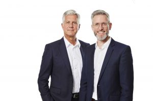 Ulrich Petry (Vorstand Deutsche Telefon Standard AG) und Thomas Muschalla (Vice President Sales NFON AG). (c) NFON AG