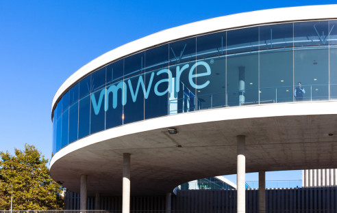 Der US-Virtualisierungsspezialist VMware bringt sein Angebot "VMware Cloud on AWS" nach Europa. (c) possohh / Shutterstock.com